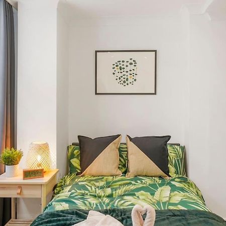 Modern 2 Bedroom Apartment In The Heart Of Londra Esterno foto