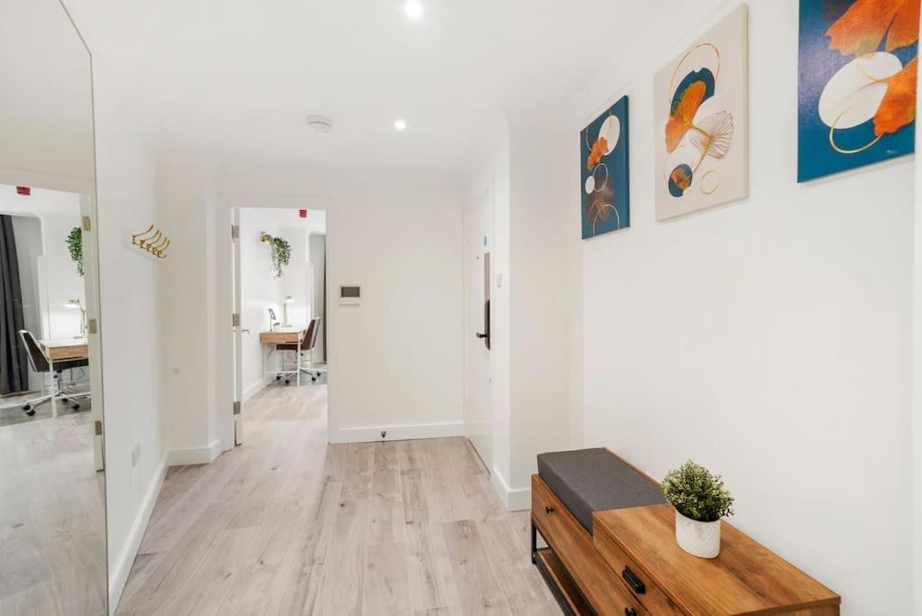 Modern 2 Bedroom Apartment In The Heart Of Londra Esterno foto