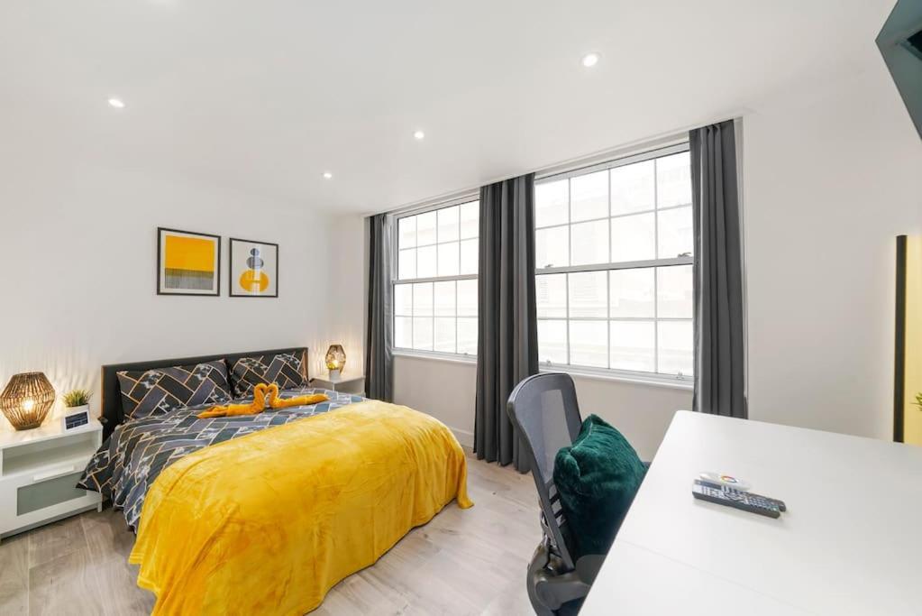 Modern 2 Bedroom Apartment In The Heart Of Londra Esterno foto