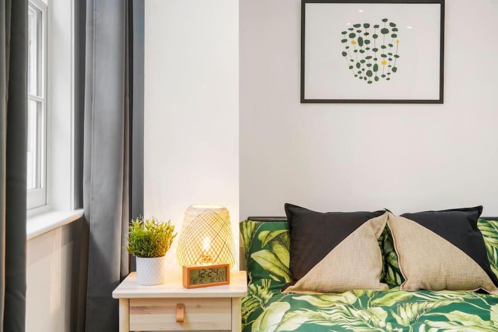 Modern 2 Bedroom Apartment In The Heart Of Londra Esterno foto
