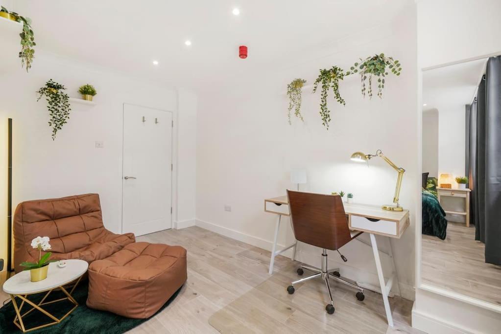 Modern 2 Bedroom Apartment In The Heart Of Londra Esterno foto