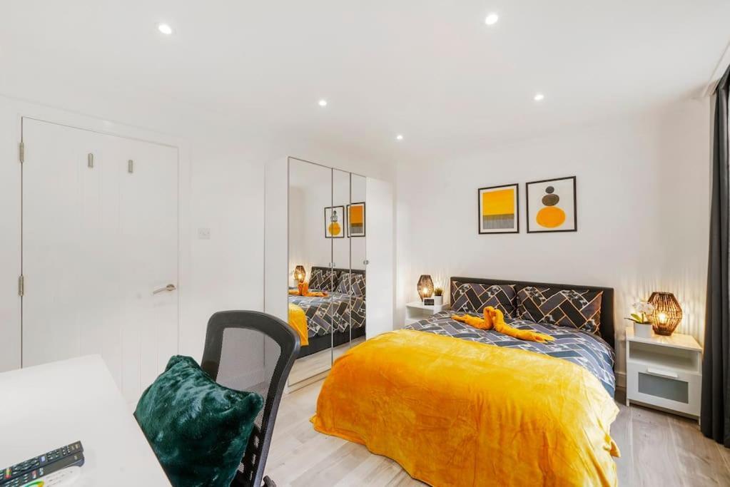 Modern 2 Bedroom Apartment In The Heart Of Londra Esterno foto