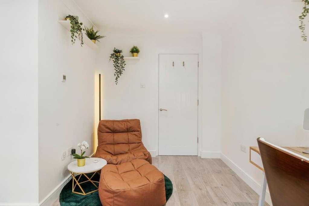 Modern 2 Bedroom Apartment In The Heart Of Londra Esterno foto