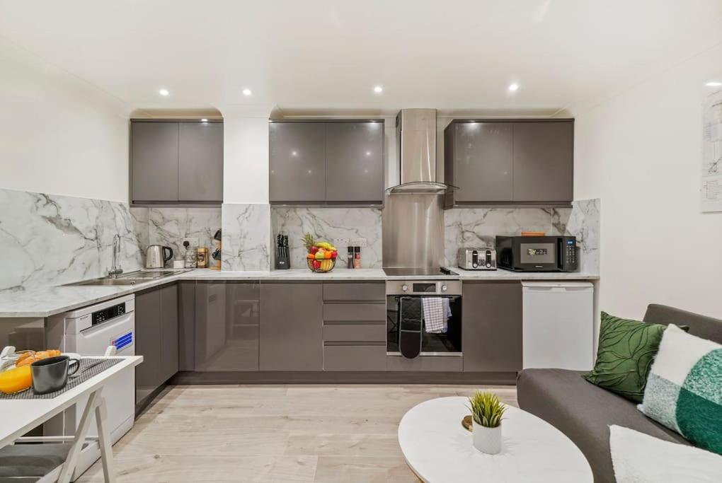 Modern 2 Bedroom Apartment In The Heart Of Londra Esterno foto