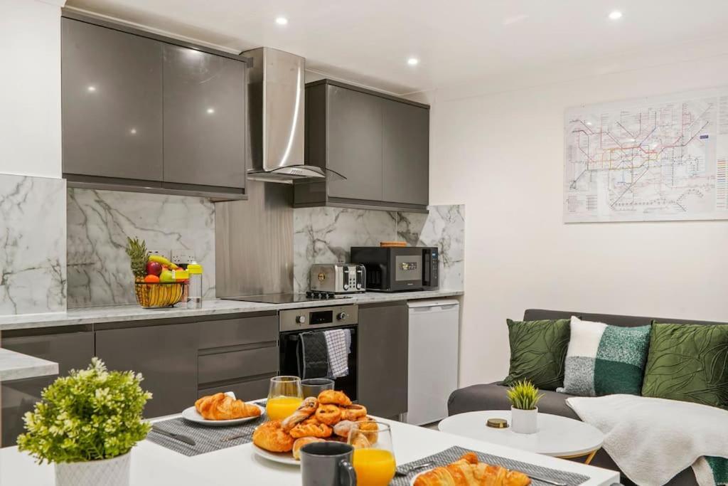 Modern 2 Bedroom Apartment In The Heart Of Londra Esterno foto